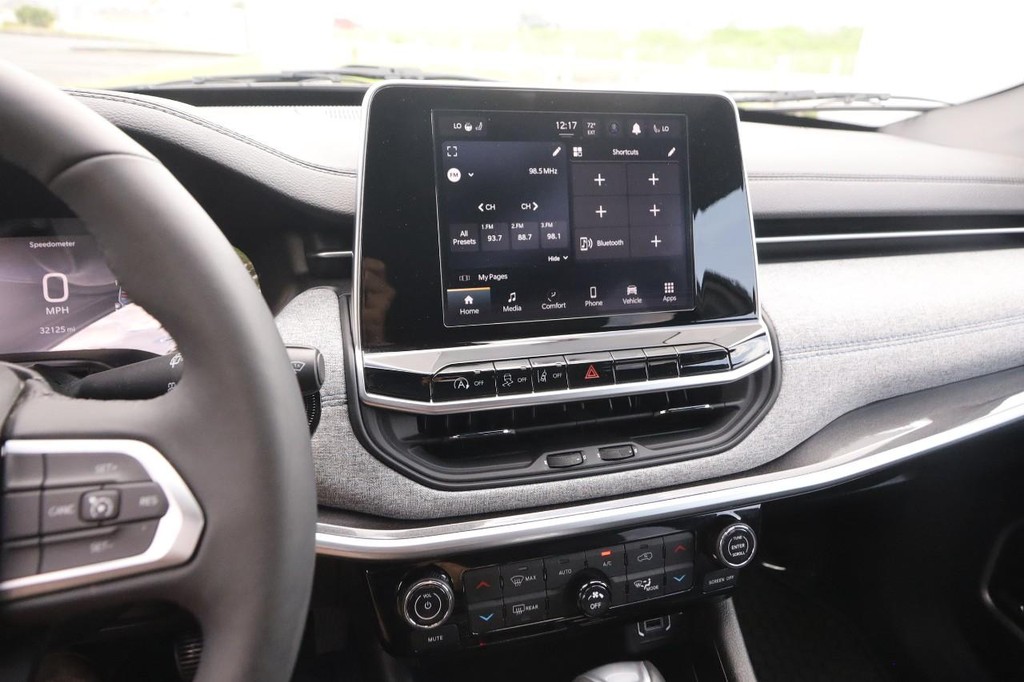 Jeep Compass Vehicle Image 17