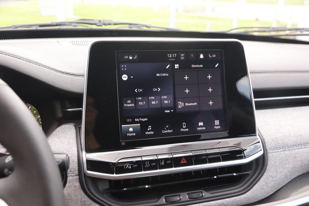 Jeep Compass Vehicle Image 18