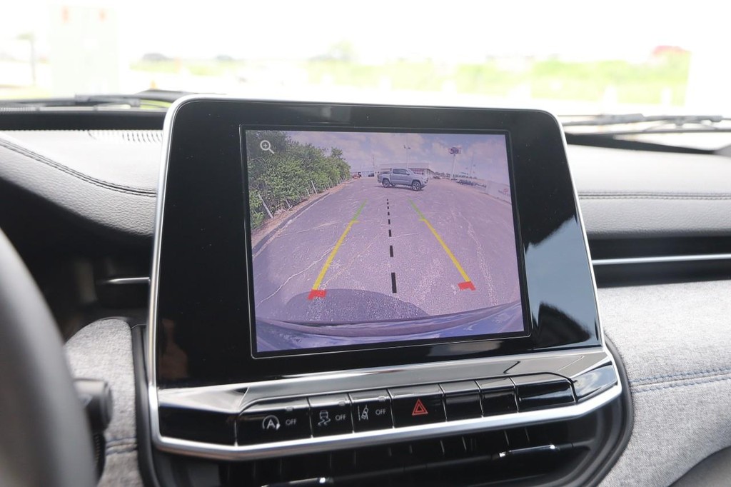 Jeep Compass Vehicle Image 19