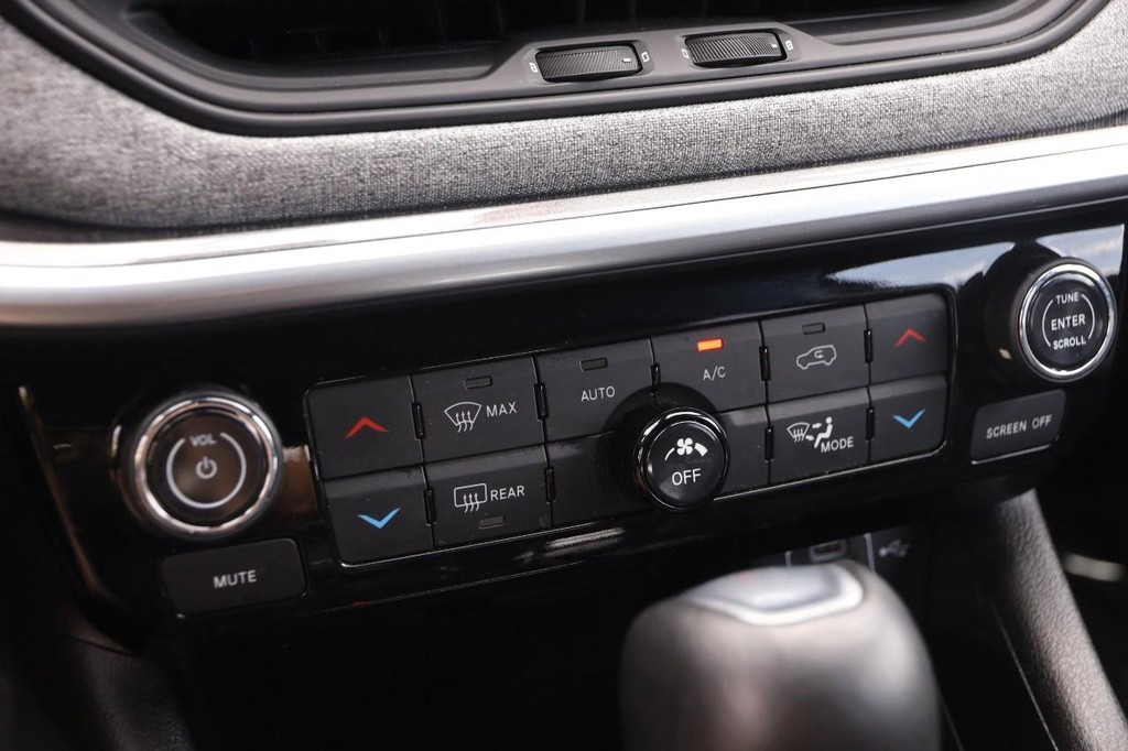 Jeep Compass Vehicle Image 20