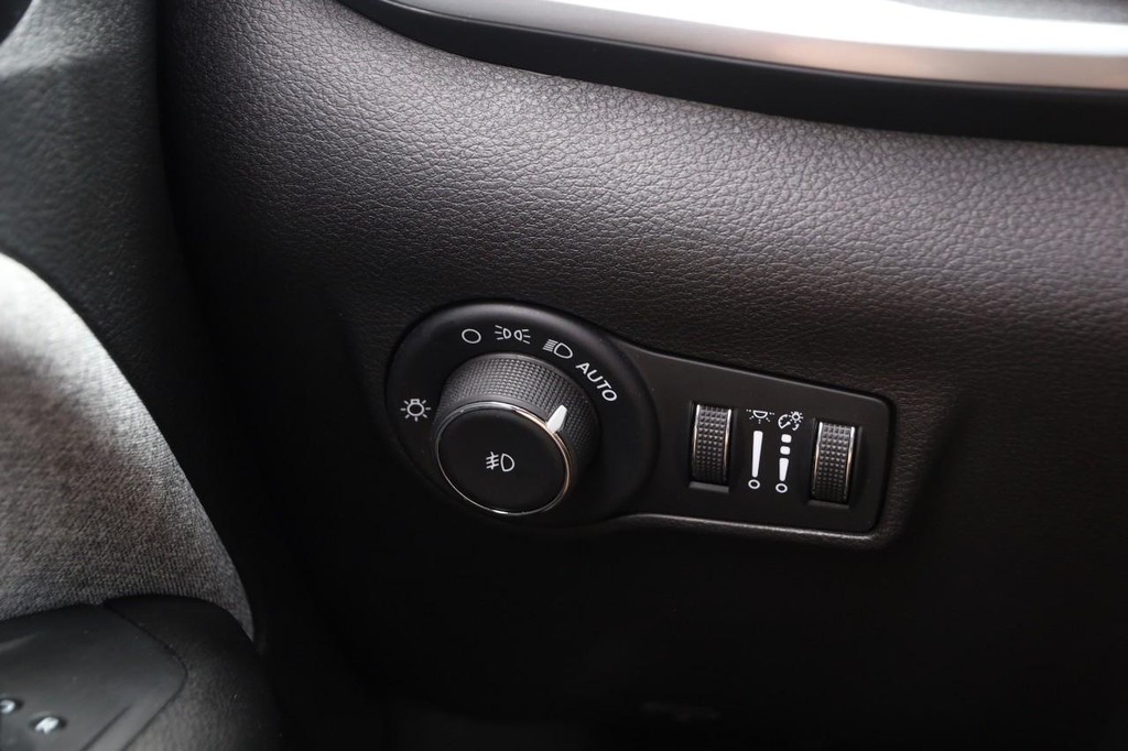 Jeep Compass Vehicle Image 22