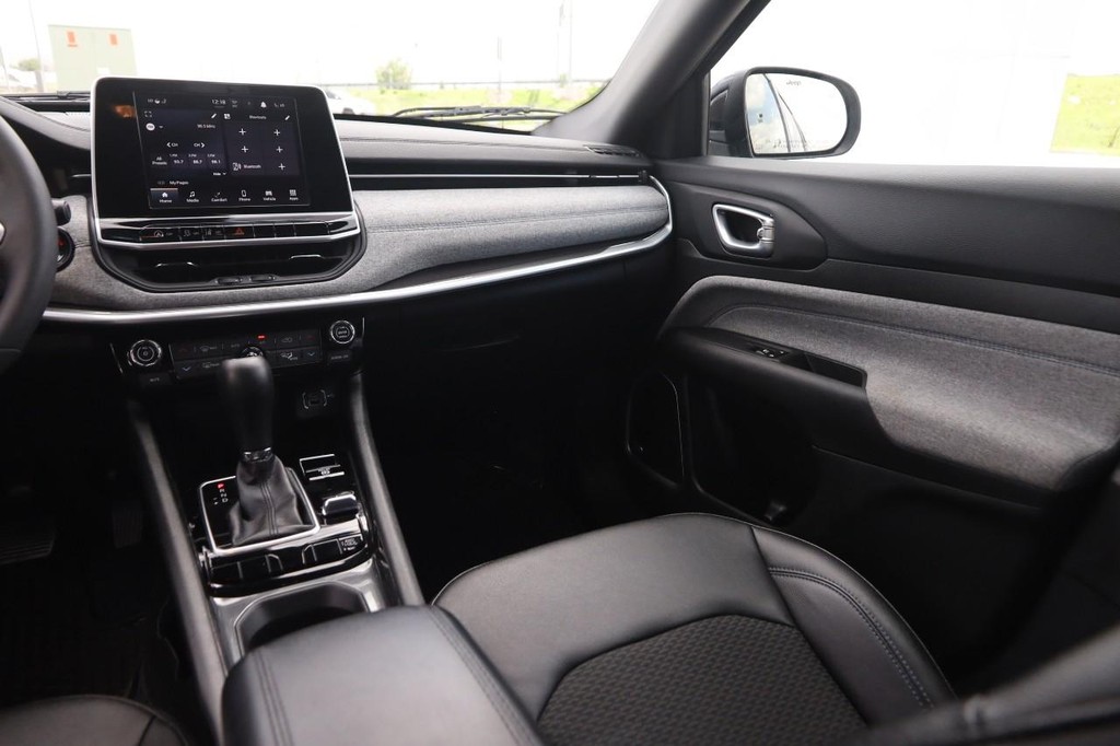 Jeep Compass Vehicle Image 27