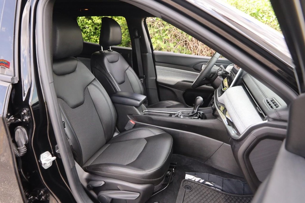 Jeep Compass Vehicle Image 28