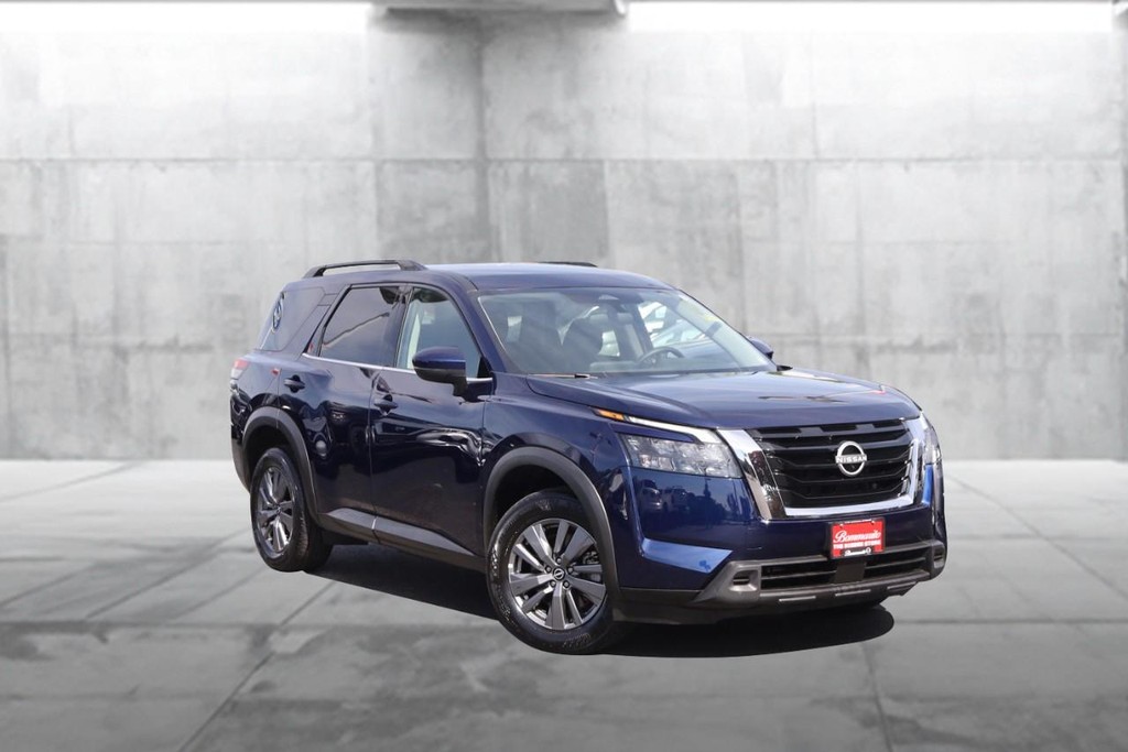 Nissan Pathfinder Vehicle Full-screen Gallery Image 2