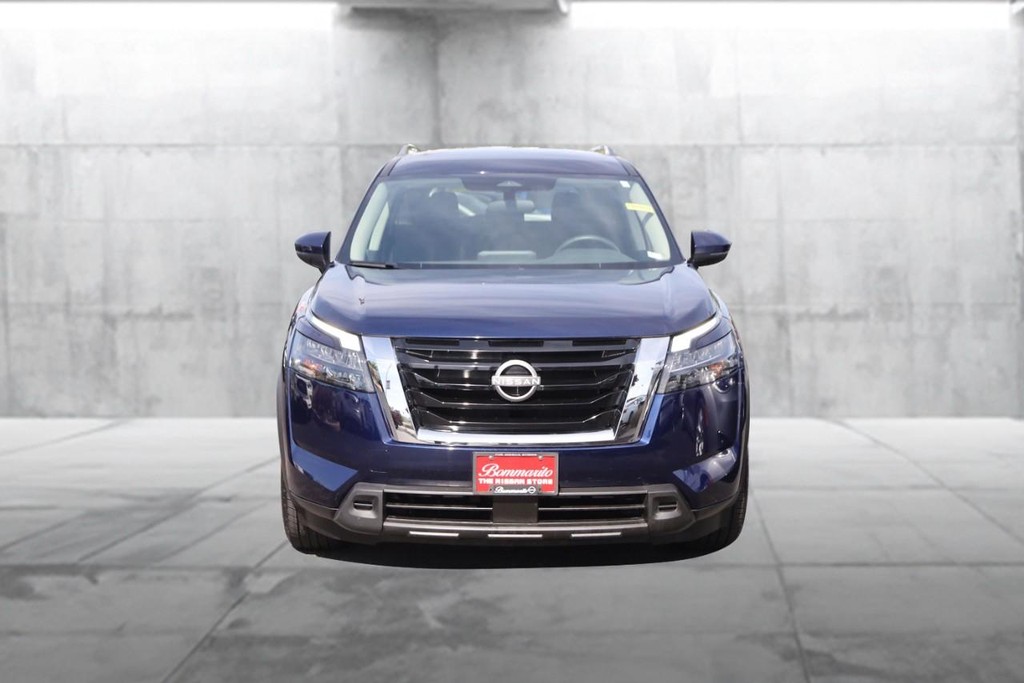 Nissan Pathfinder Vehicle Full-screen Gallery Image 4