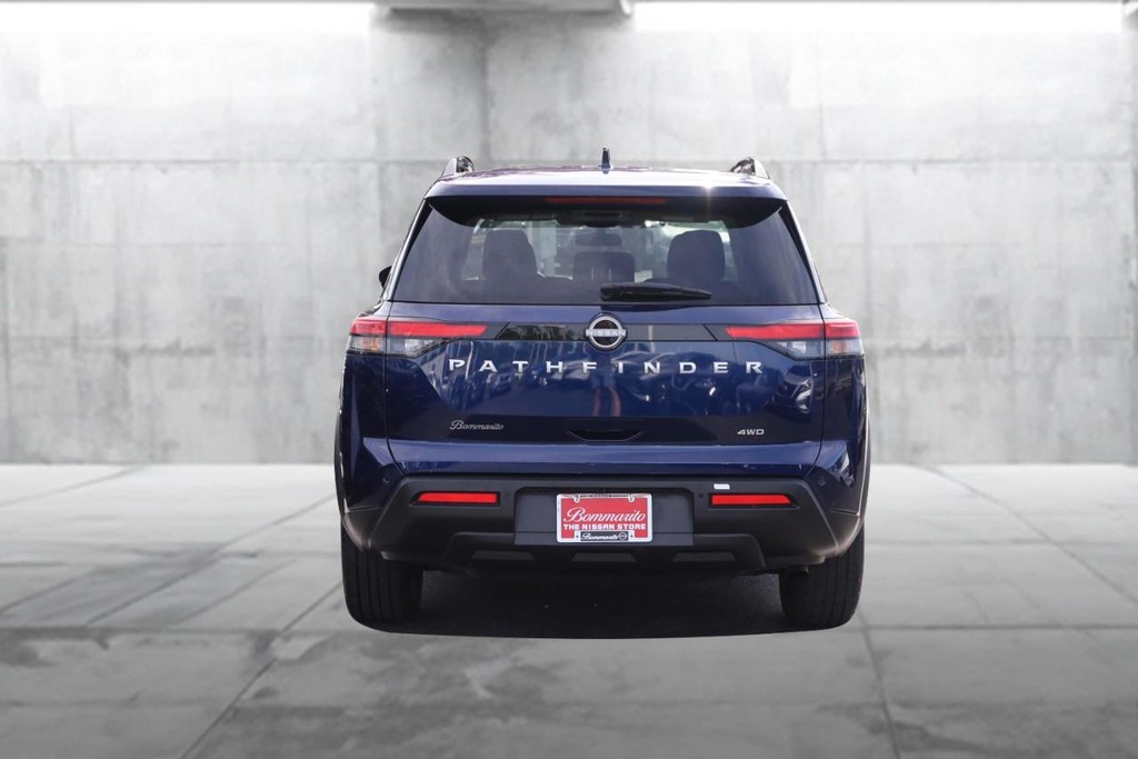 Nissan Pathfinder Vehicle Full-screen Gallery Image 6