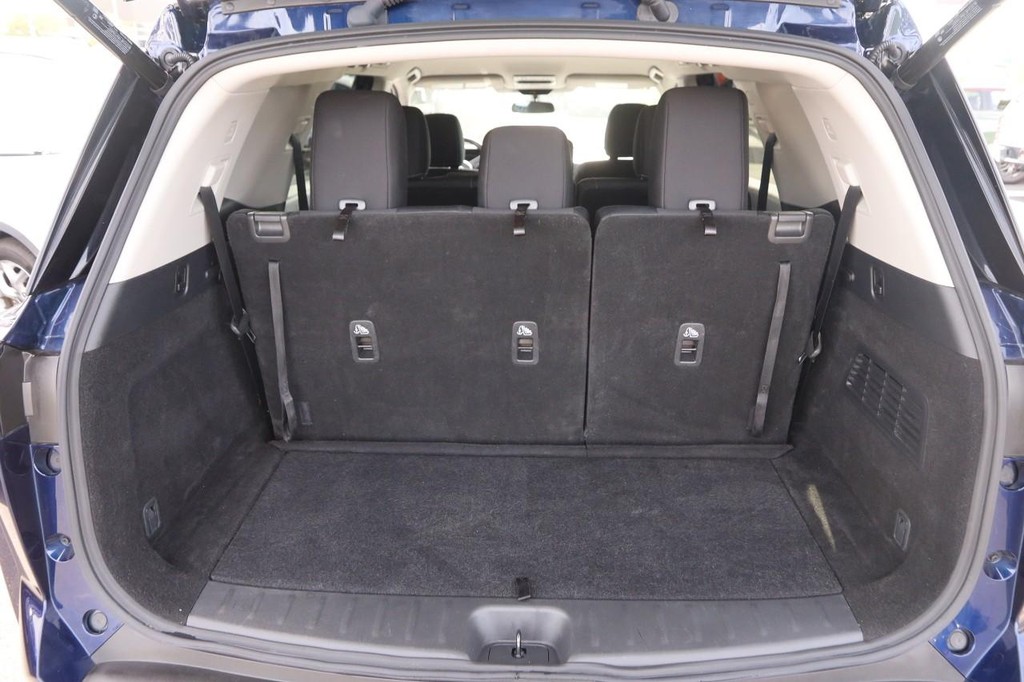 Nissan Pathfinder Vehicle Full-screen Gallery Image 7