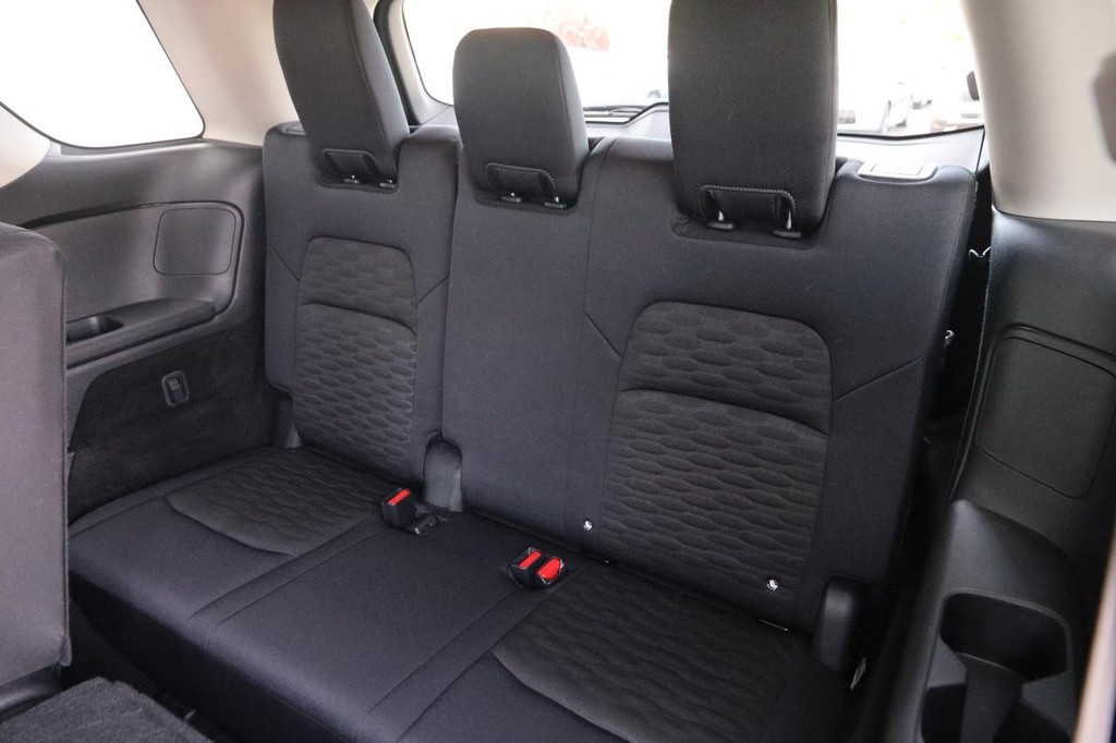 Nissan Pathfinder Vehicle Full-screen Gallery Image 11