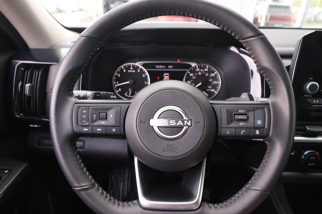 Nissan Pathfinder Vehicle Full-screen Gallery Image 12