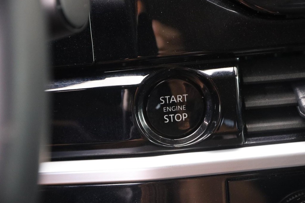 Nissan Pathfinder Vehicle Full-screen Gallery Image 16