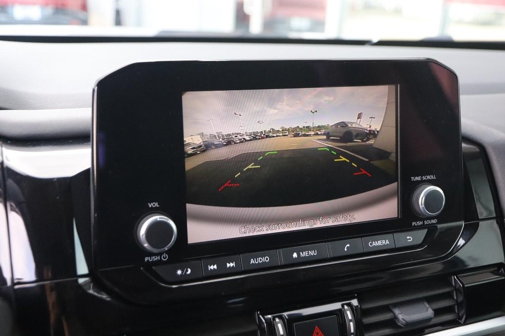 Nissan Pathfinder Vehicle Full-screen Gallery Image 18