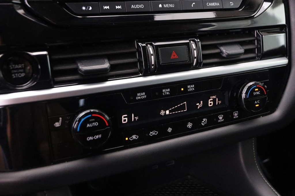 Nissan Pathfinder Vehicle Full-screen Gallery Image 19