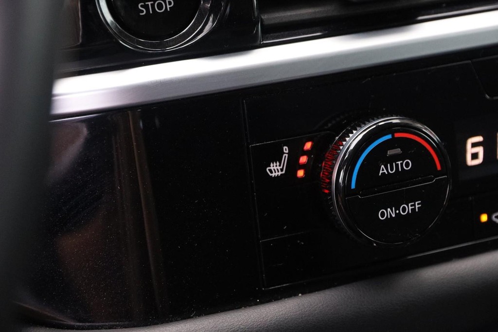 Nissan Pathfinder Vehicle Full-screen Gallery Image 20