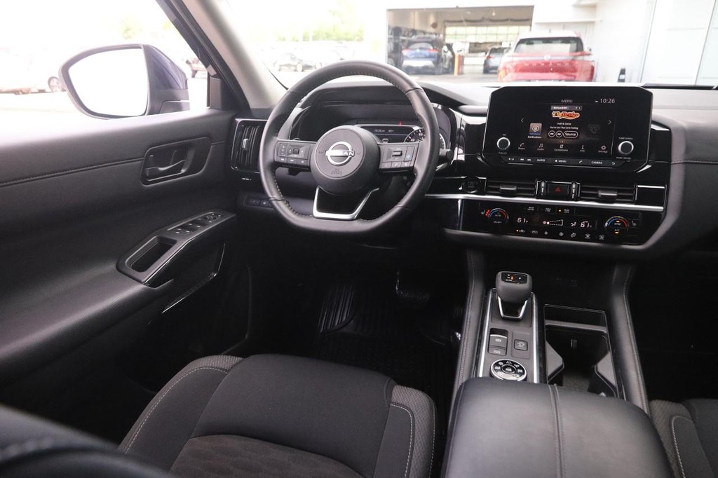 Nissan Pathfinder Vehicle Full-screen Gallery Image 24