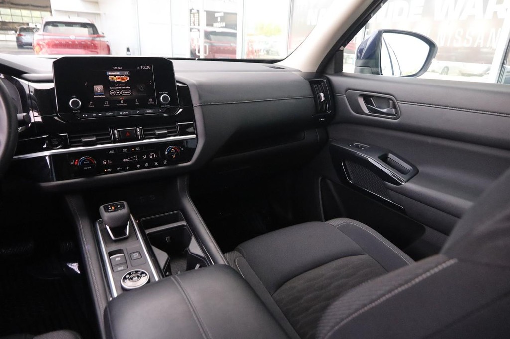 Nissan Pathfinder Vehicle Full-screen Gallery Image 27