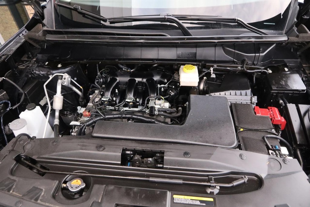 Nissan Pathfinder Vehicle Full-screen Gallery Image 29