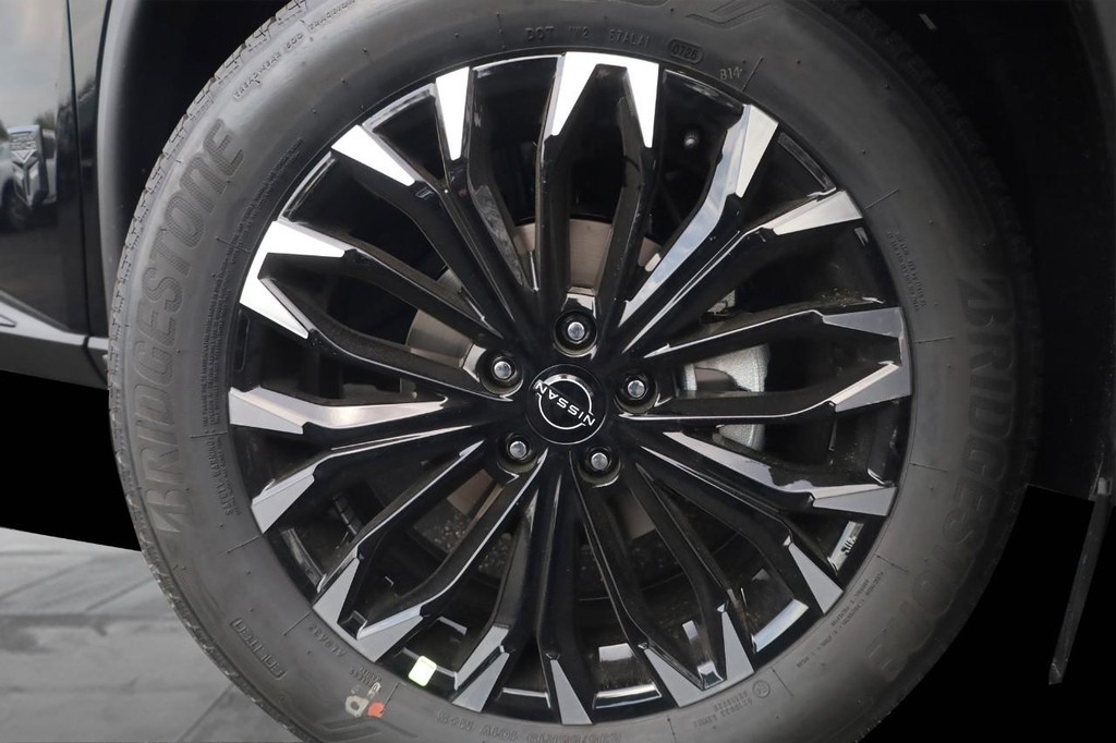 Nissan Rogue Vehicle Image 03