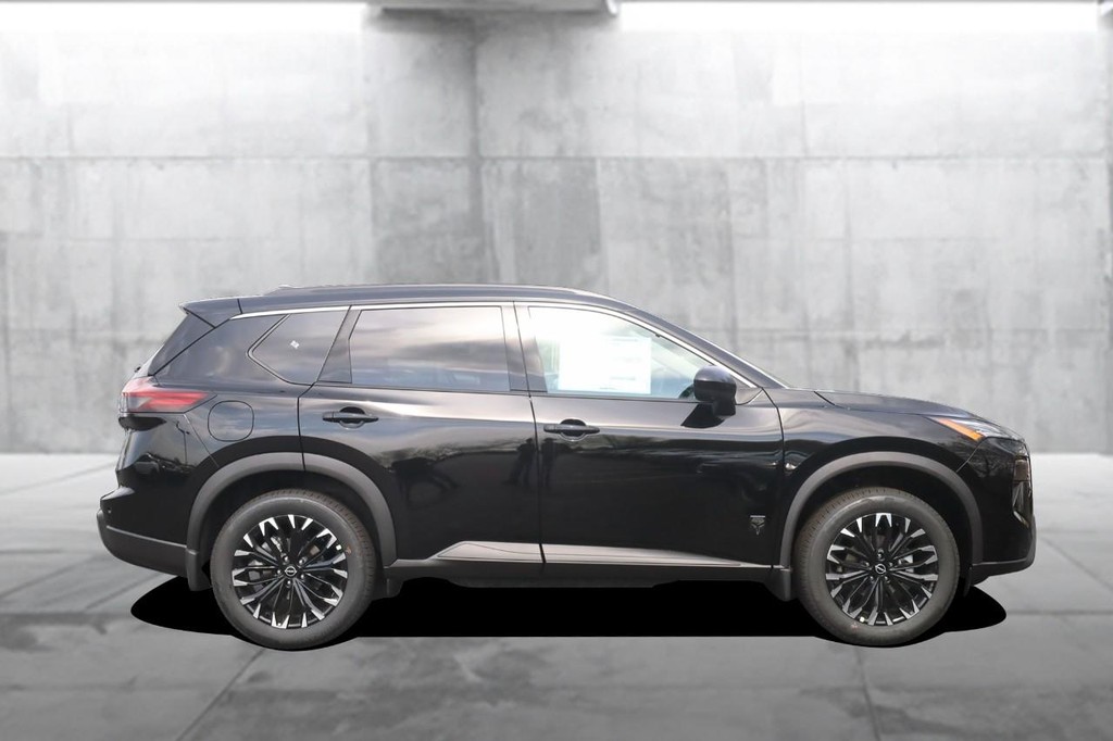 Nissan Rogue Vehicle Image 05