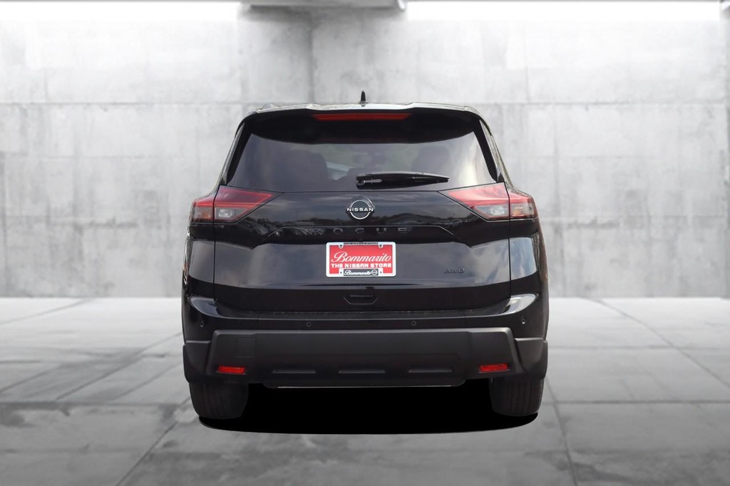 Nissan Rogue Vehicle Image 06