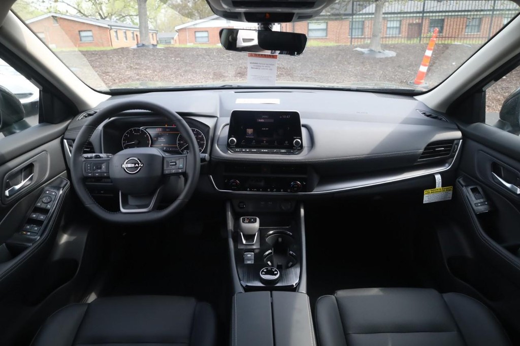 Nissan Rogue Vehicle Image 07