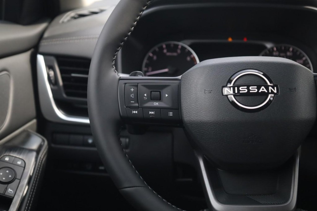 Nissan Rogue Vehicle Image 10