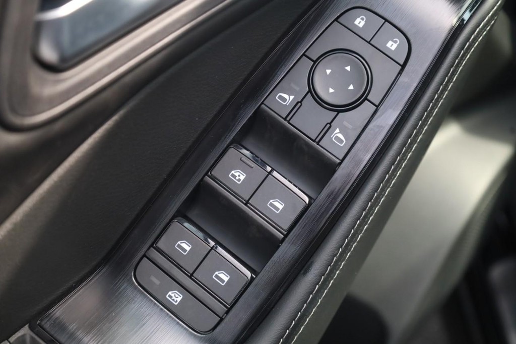 Nissan Rogue Vehicle Image 11