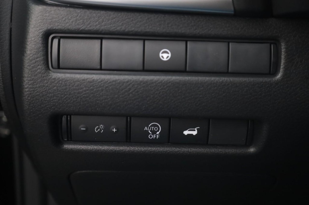 Nissan Rogue Vehicle Image 12