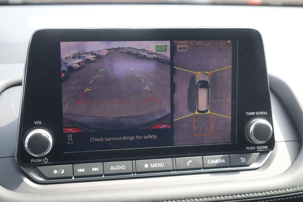 Nissan Rogue Vehicle Image 15