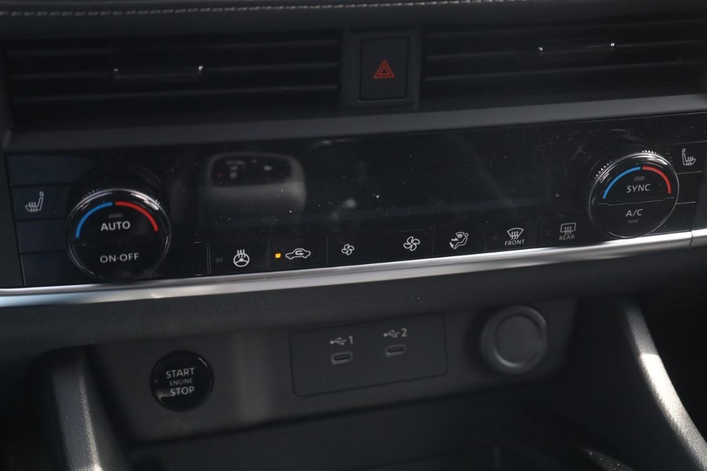 Nissan Rogue Vehicle Image 16