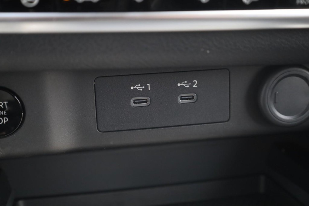 Nissan Rogue Vehicle Image 17