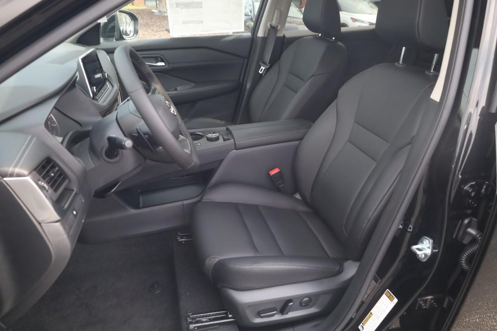 Nissan Rogue Vehicle Image 20