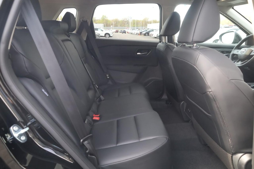 Nissan Rogue Vehicle Image 22