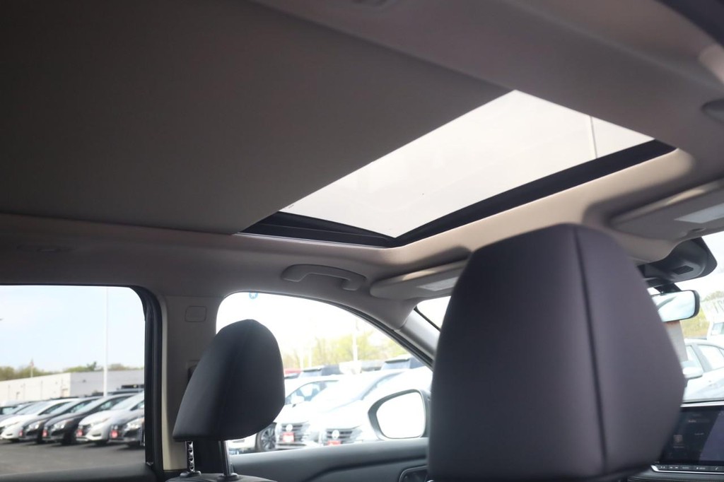 Nissan Rogue Vehicle Image 23