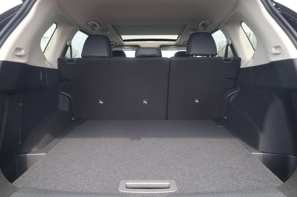 Nissan Rogue Vehicle Image 24