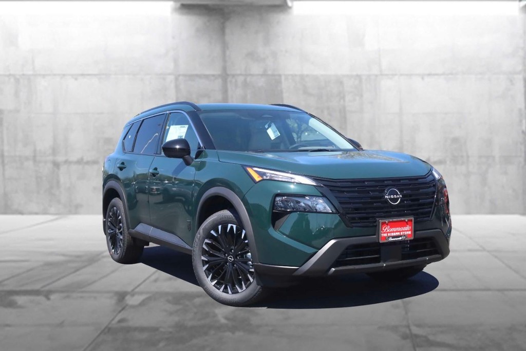Nissan Rogue Vehicle Full-screen Gallery Image 2