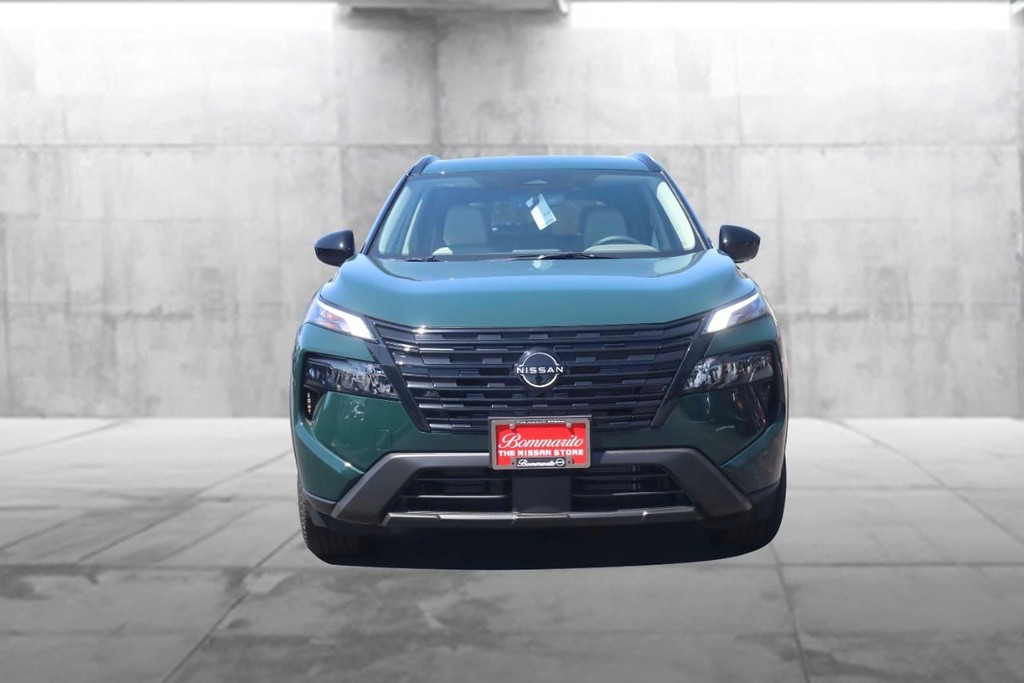 Nissan Rogue Vehicle Full-screen Gallery Image 4