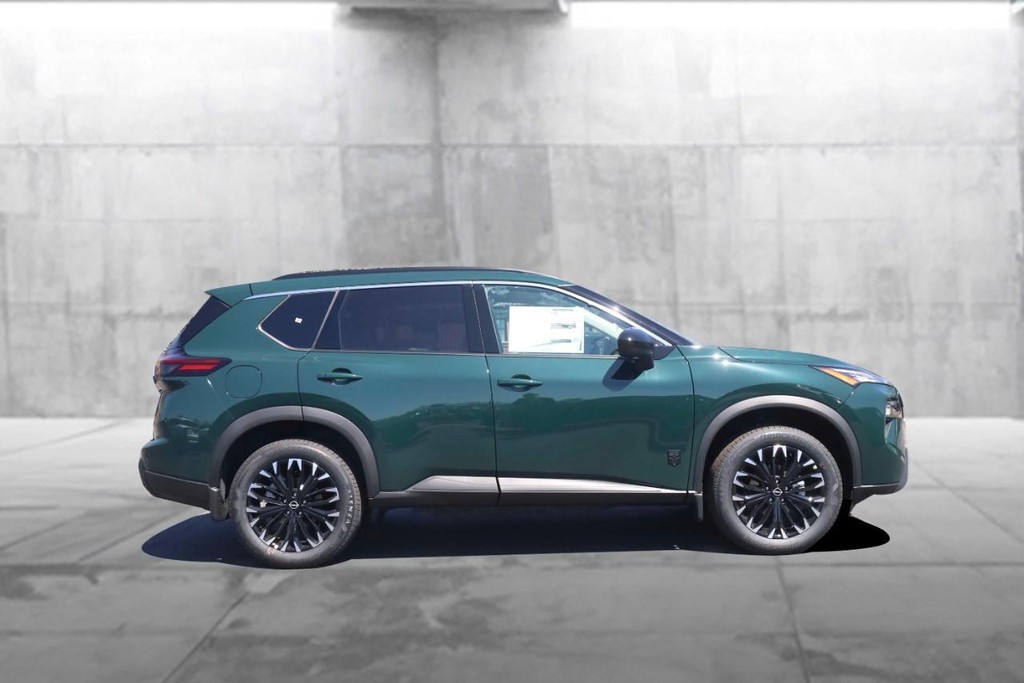 Nissan Rogue Vehicle Full-screen Gallery Image 5