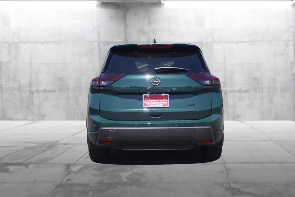 Nissan Rogue Vehicle Full-screen Gallery Image 6