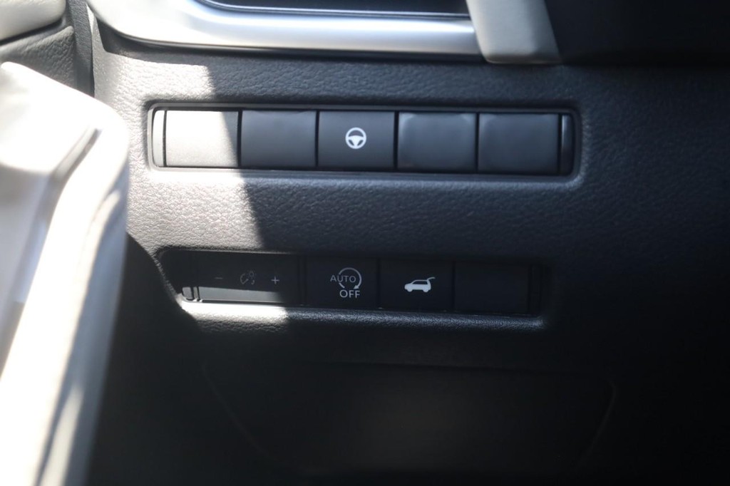Nissan Rogue Vehicle Full-screen Gallery Image 12