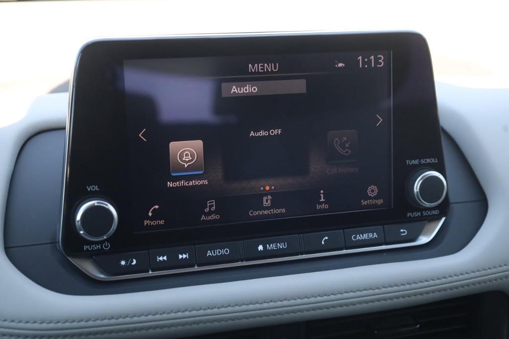 Nissan Rogue Vehicle Full-screen Gallery Image 14