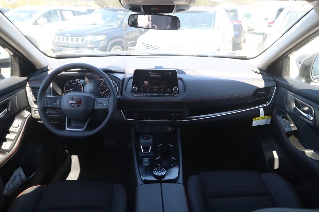 Nissan Rogue Vehicle Image 07