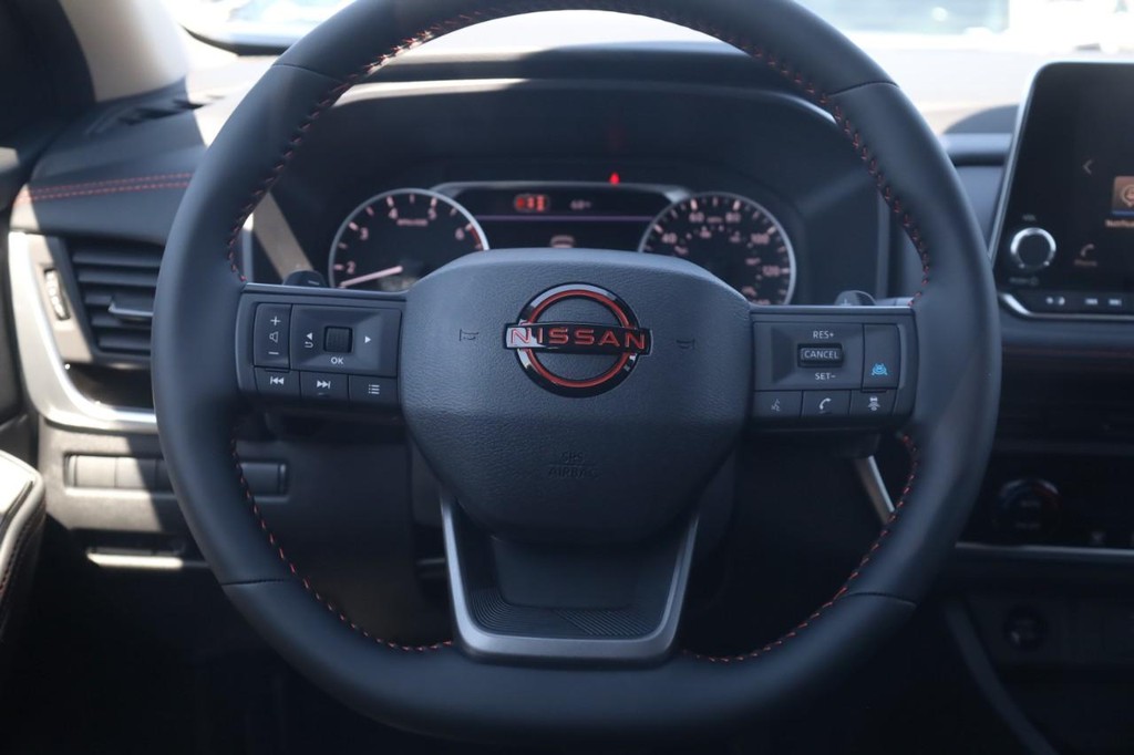 Nissan Rogue Vehicle Image 08