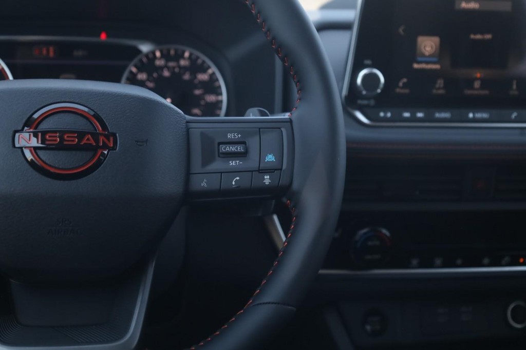 Nissan Rogue Vehicle Image 09