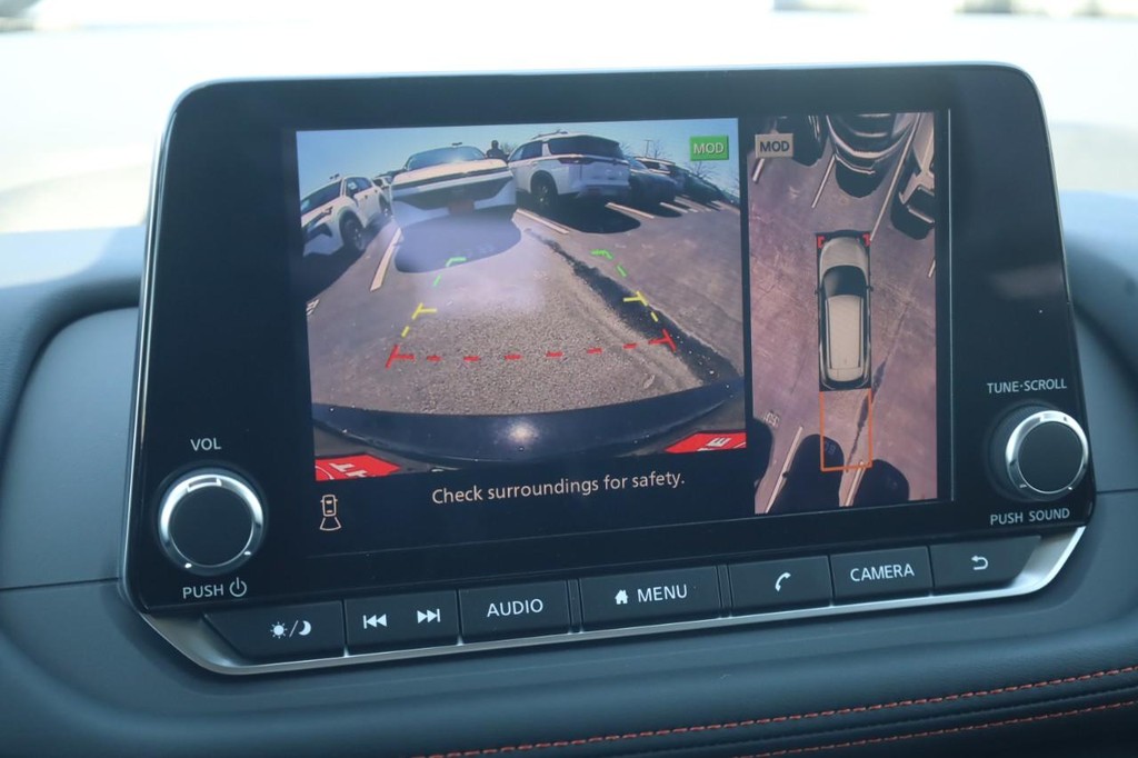 Nissan Rogue Vehicle Image 14