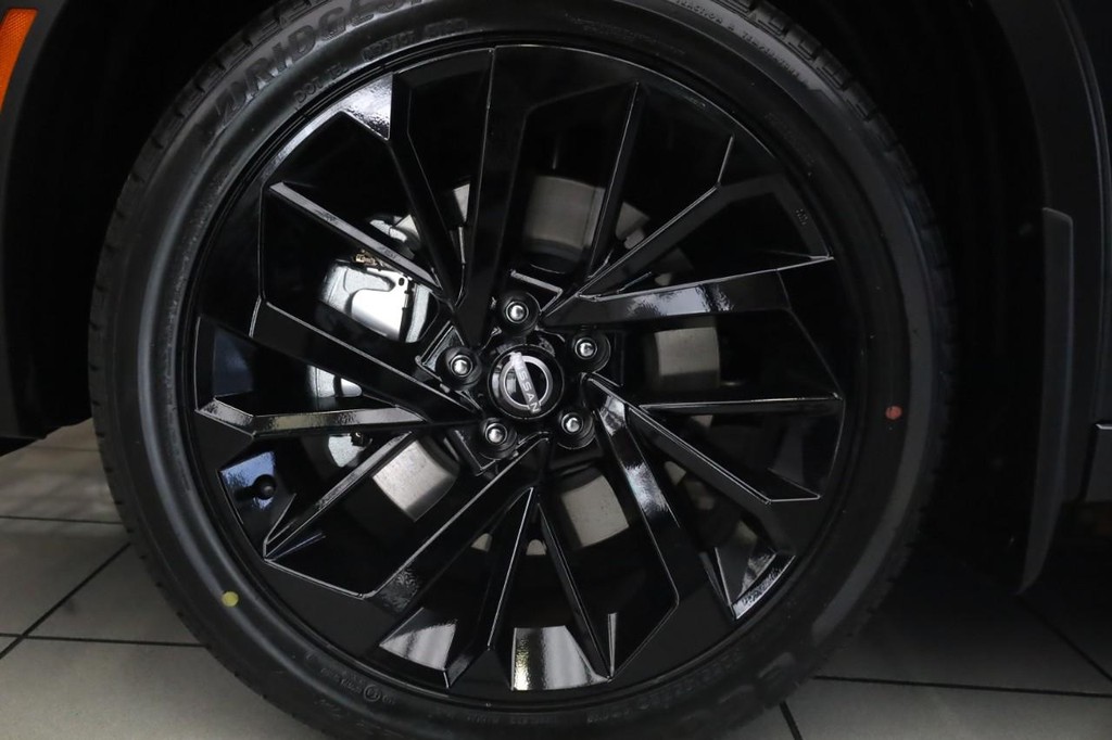 Nissan Rogue Plug-In Hybrid Vehicle Full-screen Gallery Image 5