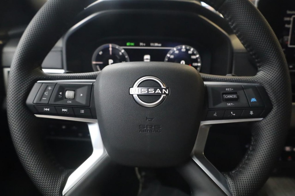 Nissan Rogue Plug-In Hybrid Vehicle Full-screen Gallery Image 10