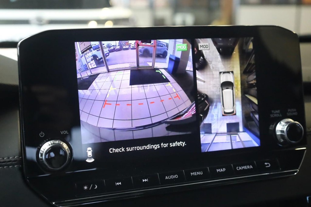 Nissan Rogue Plug-In Hybrid Vehicle Full-screen Gallery Image 15