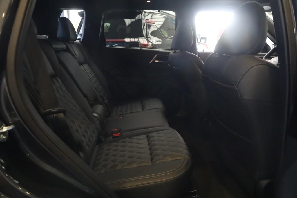 Nissan Rogue Plug-In Hybrid Vehicle Full-screen Gallery Image 21