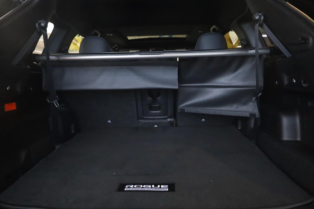 Nissan Rogue Plug-In Hybrid Vehicle Full-screen Gallery Image 24