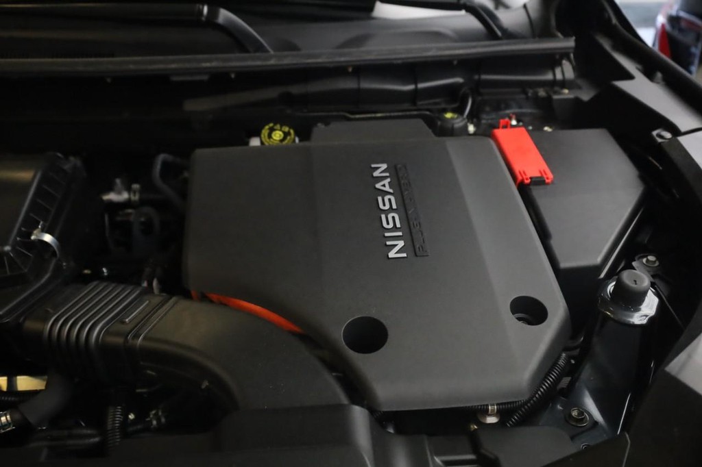 Nissan Rogue Plug-In Hybrid Vehicle Full-screen Gallery Image 25